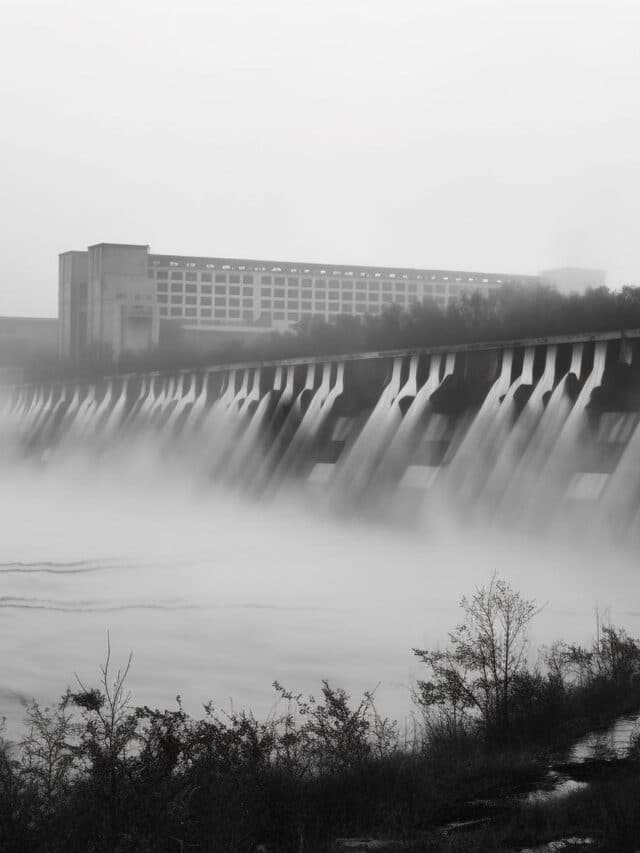 hydroelectric-power-station-generates-electricity-using-water-flow-generated-by-ai