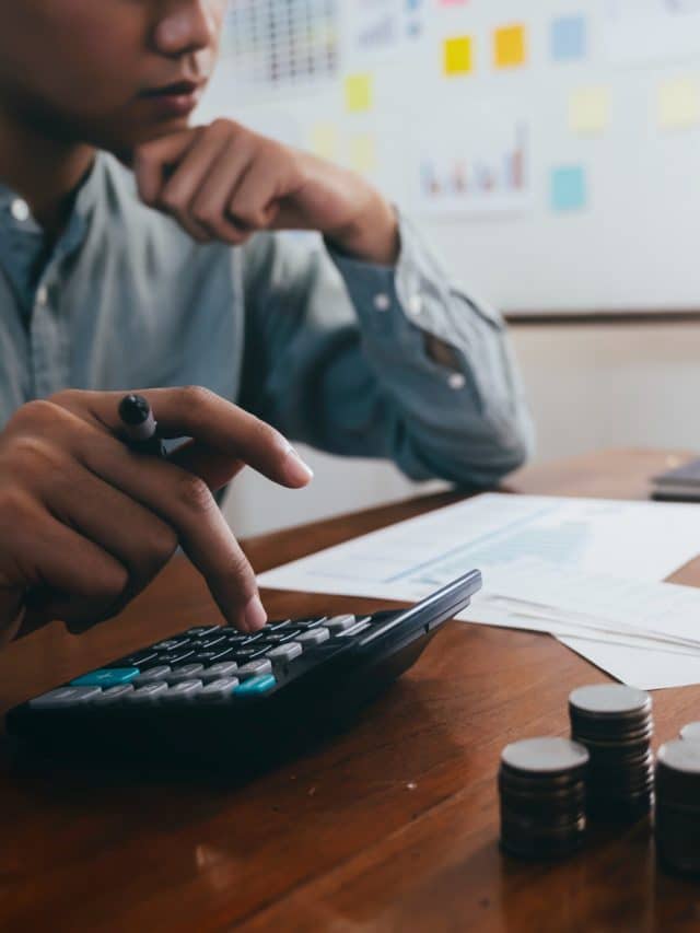 closeup-accountant-using-calculator