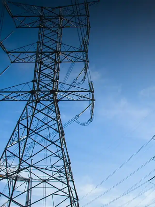 Imagem com linhas de transmissão para artigo sobre Entenda os perigos da energia suja e veja exemplo