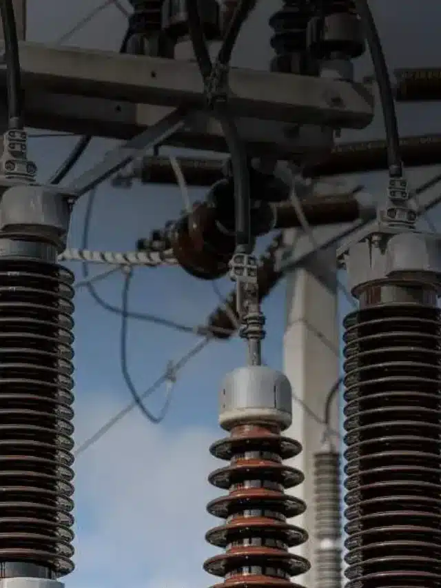 Fios de geradores para artigo Qual energia é mais barata: Energia trifásica ou monofásica?