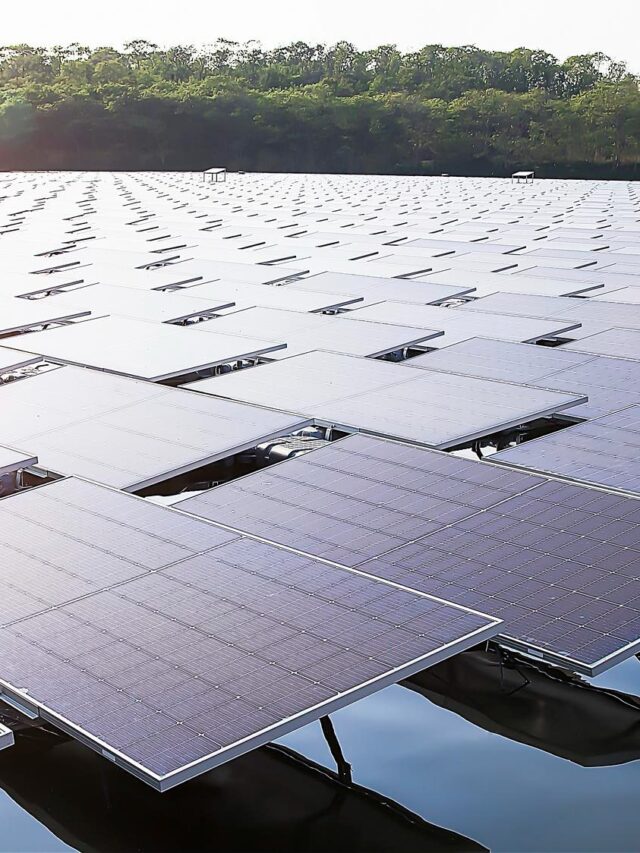conceito-de-energia-limpa-de-usinas-fotovoltaicas-flutuantes