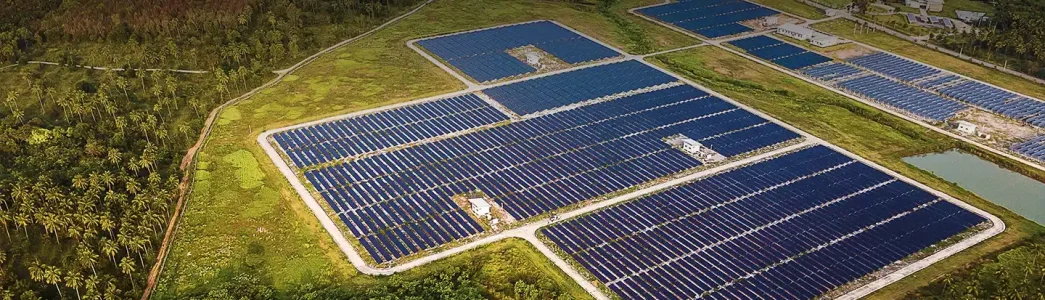 Fazenda de painéis solares para artigo Arrendar terra para energia solar vale a pena? Descubra!