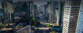 Prédios na Av. Paulista para Economizar com energia solar em São Paulo é possível