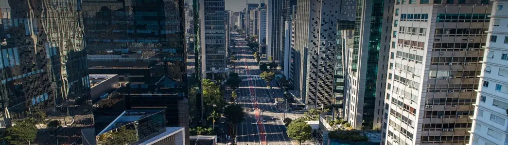 Prédios na Av. Paulista para Economizar com energia solar em São Paulo é possível