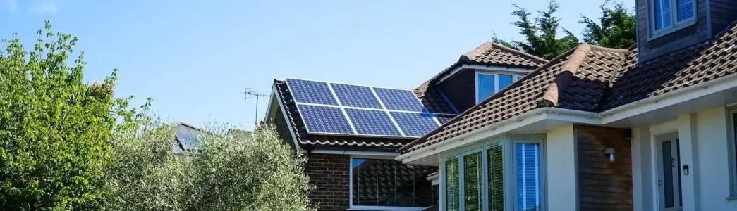 Energia solar em condomínio residencial: a forma mais prática (e eficiente) de economizar nas contas de energia